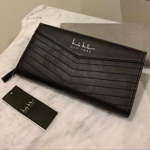 🌿NWT NICOLE MILLER BLACK WALLET🌿